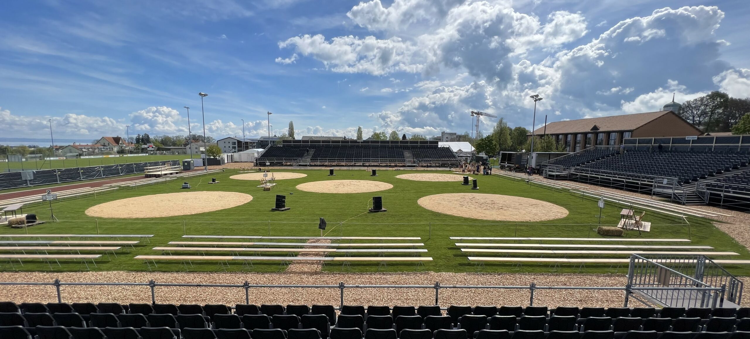 Schwingfest Egnach - Arena Aussicht von Tribüne Steinebrunn nach Osten